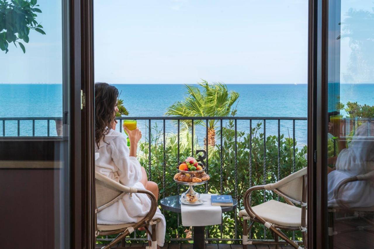 Hotel Lido Degli Scogli Crotone Bagian luar foto