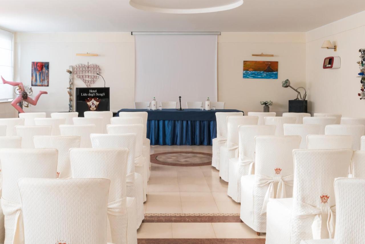 Hotel Lido Degli Scogli Crotone Bagian luar foto