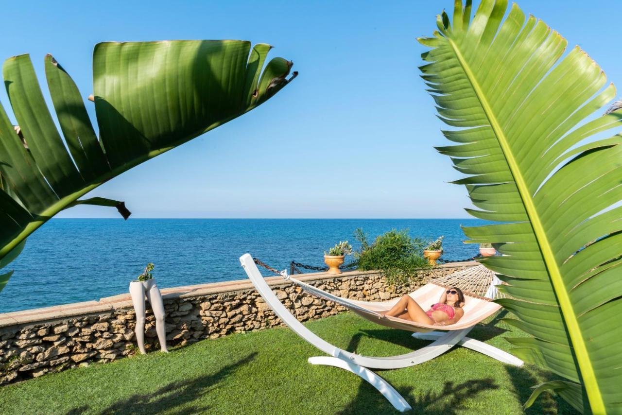 Hotel Lido Degli Scogli Crotone Bagian luar foto